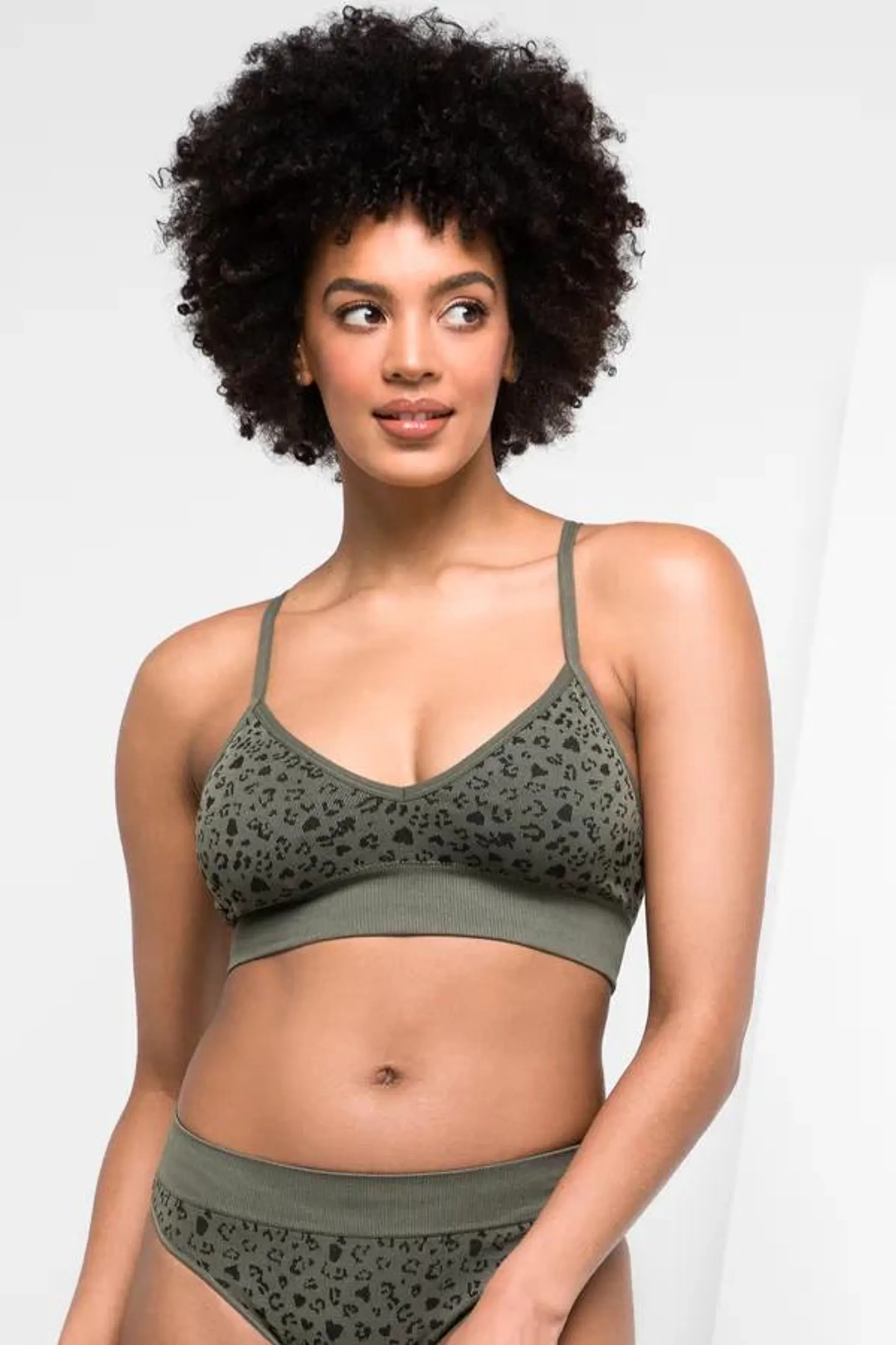 Seam-free triangle crop top green