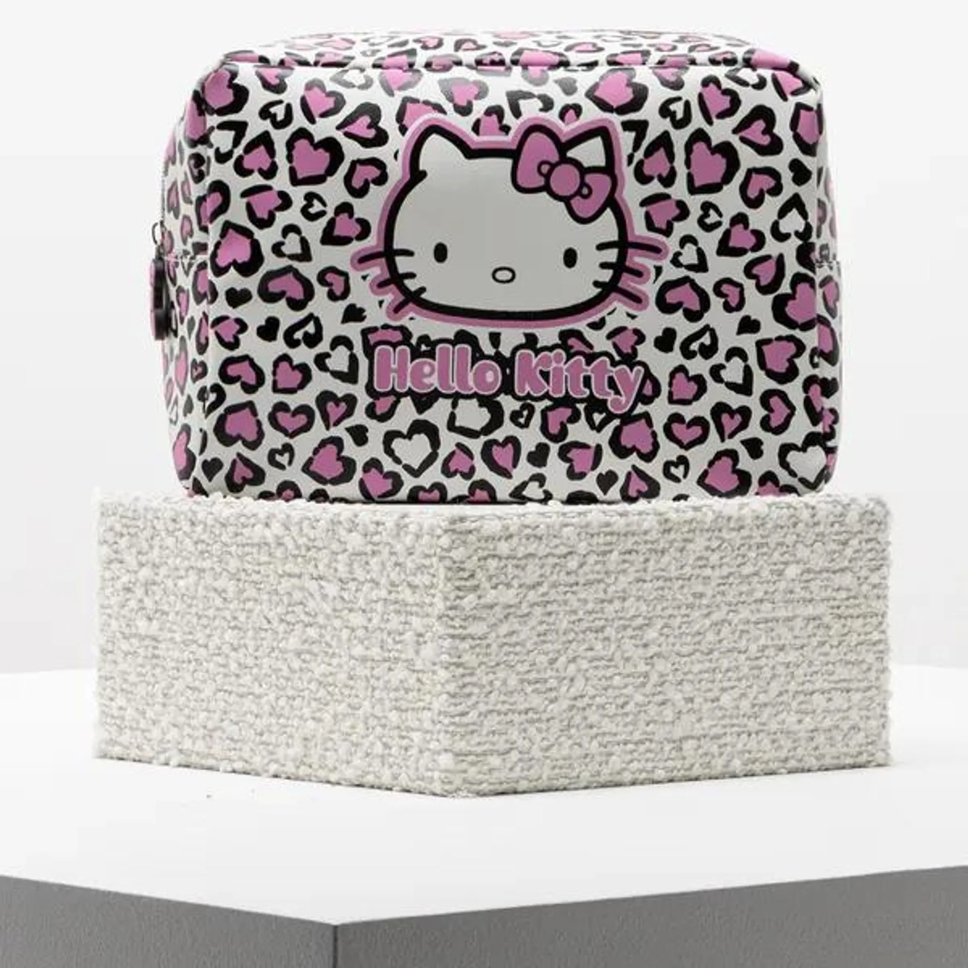 Hello Kitty toiletry bag pink