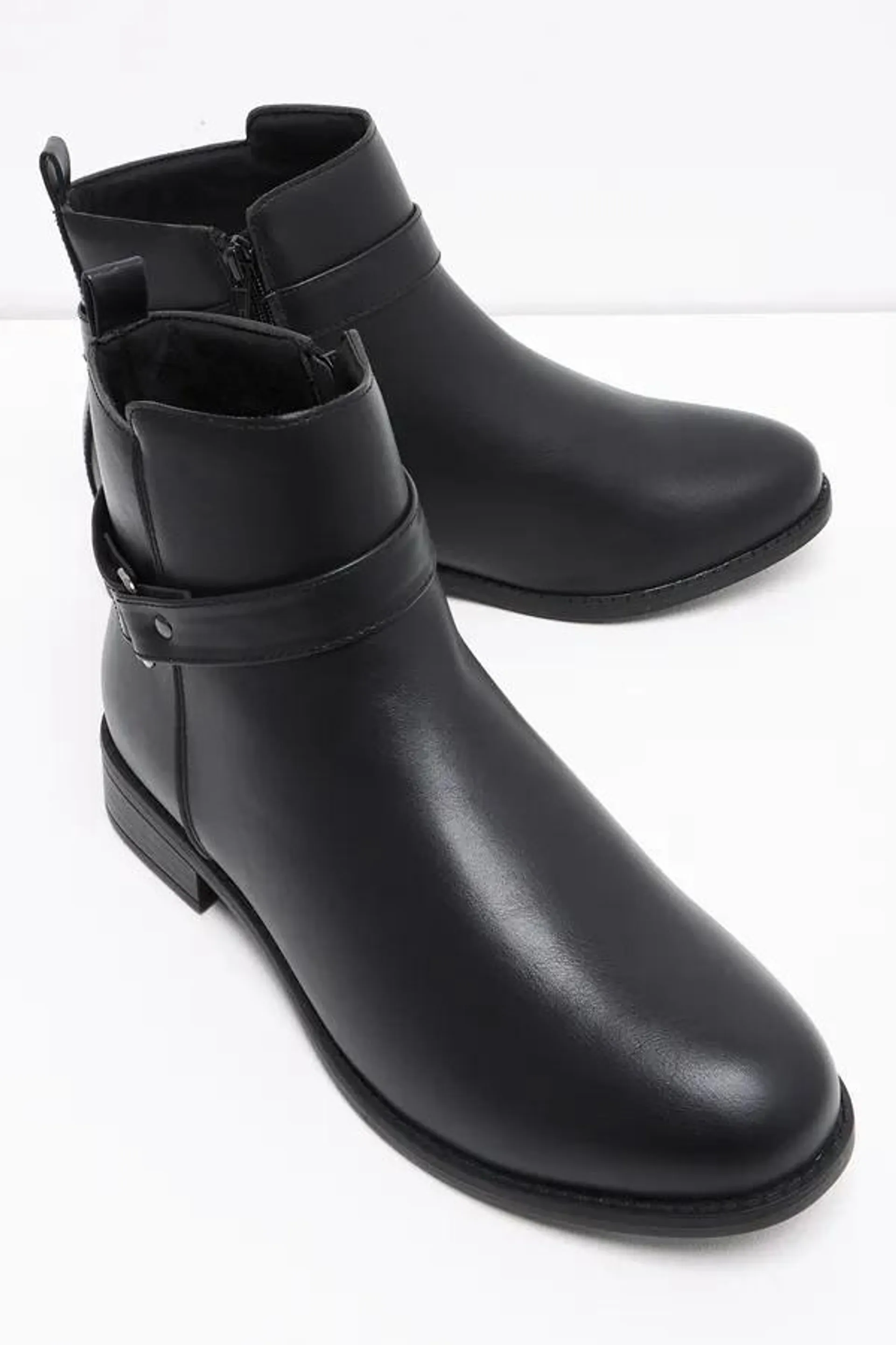 Circle trim basic boot black