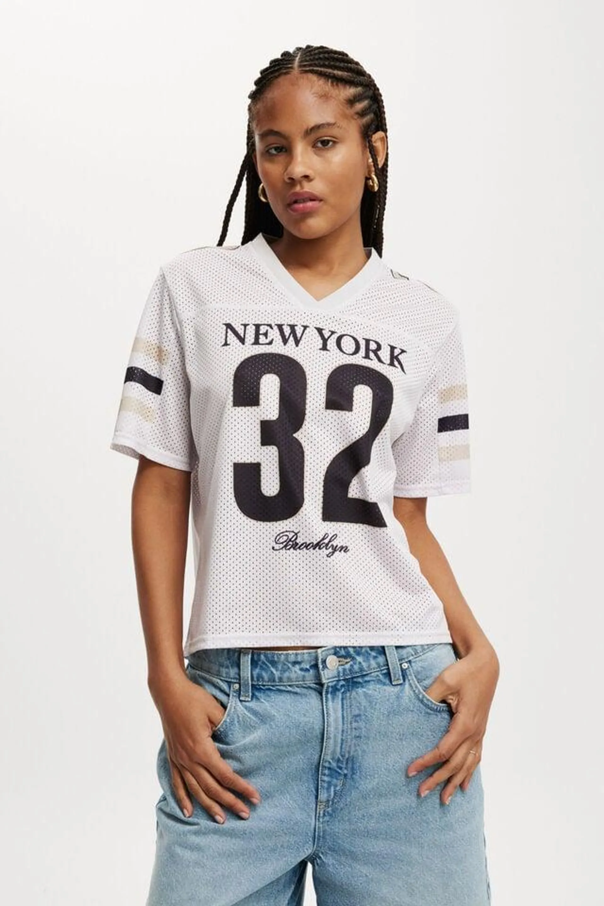 V Neck Regular Cropped Graphic Tee