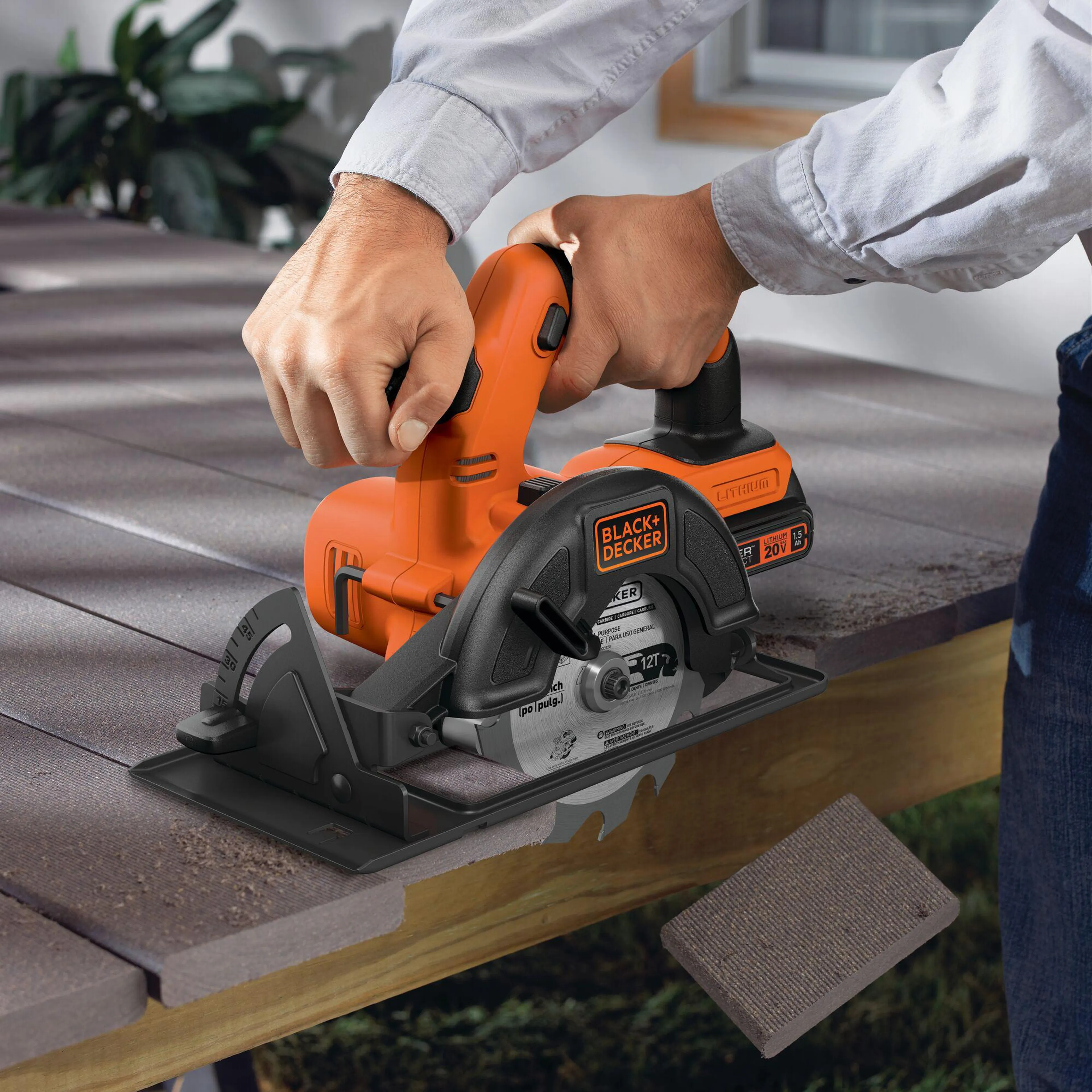 20V MAX* POWERCONNECT 5-1/2 in. Cordless Circular Saw, Tool Only