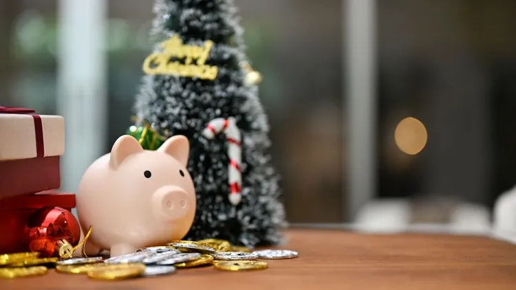 How to Save Money on Christmas Shopping