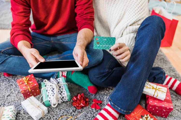 Cómo ahorrar dinero en regalos navideños sin perder el toque especial