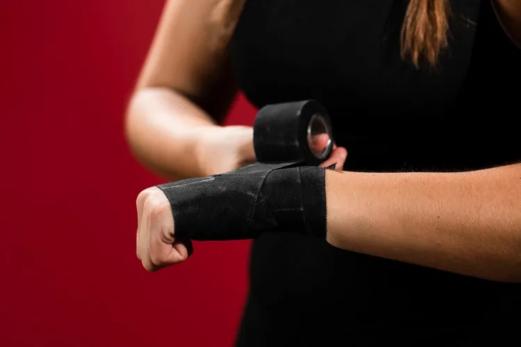 CuraSan-Produkte, mit denen Sie aktiv bleiben und sich gleichzeitig vor Verletzungen schützen können