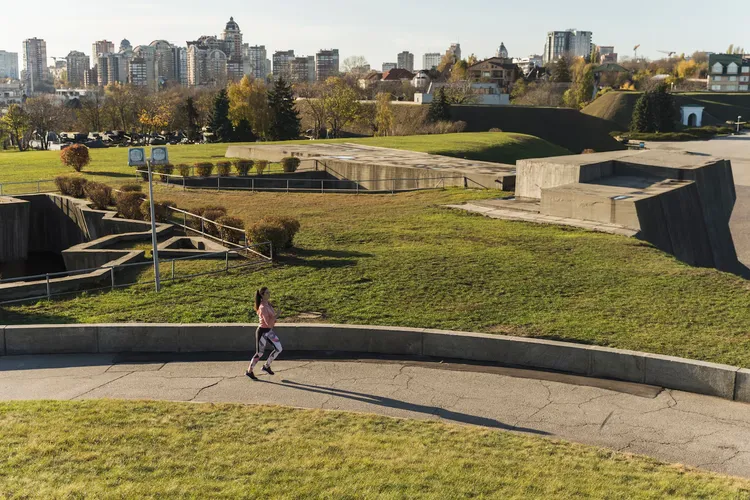 Stadtsport in der Schweiz: Beginnen Sie Ihre Fitnessreise, ohne zu viel für Ausrüstung auszugeben